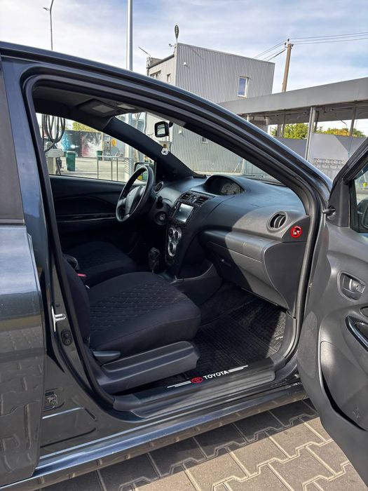 Продати Toyota Auris