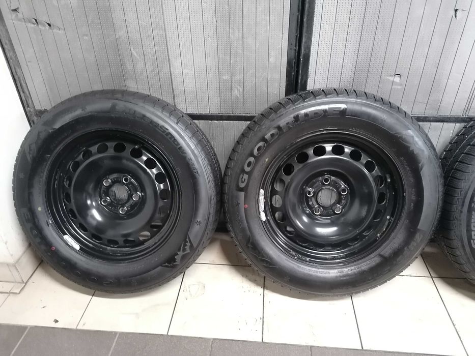 4 felgi stalowe 5x112 VW TIGUAN z oponami zimowymi 215/65r16 GOODRIDE