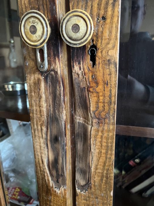 Stary kredens szefa szlifowane szkła