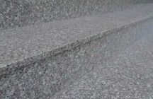 Stopień granitowy G664 Królewski Brąz płomieniowany 150x33x2 cm