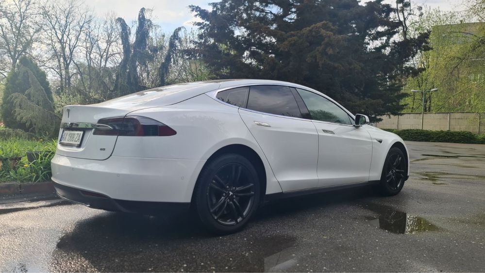 Tesla model S 2015