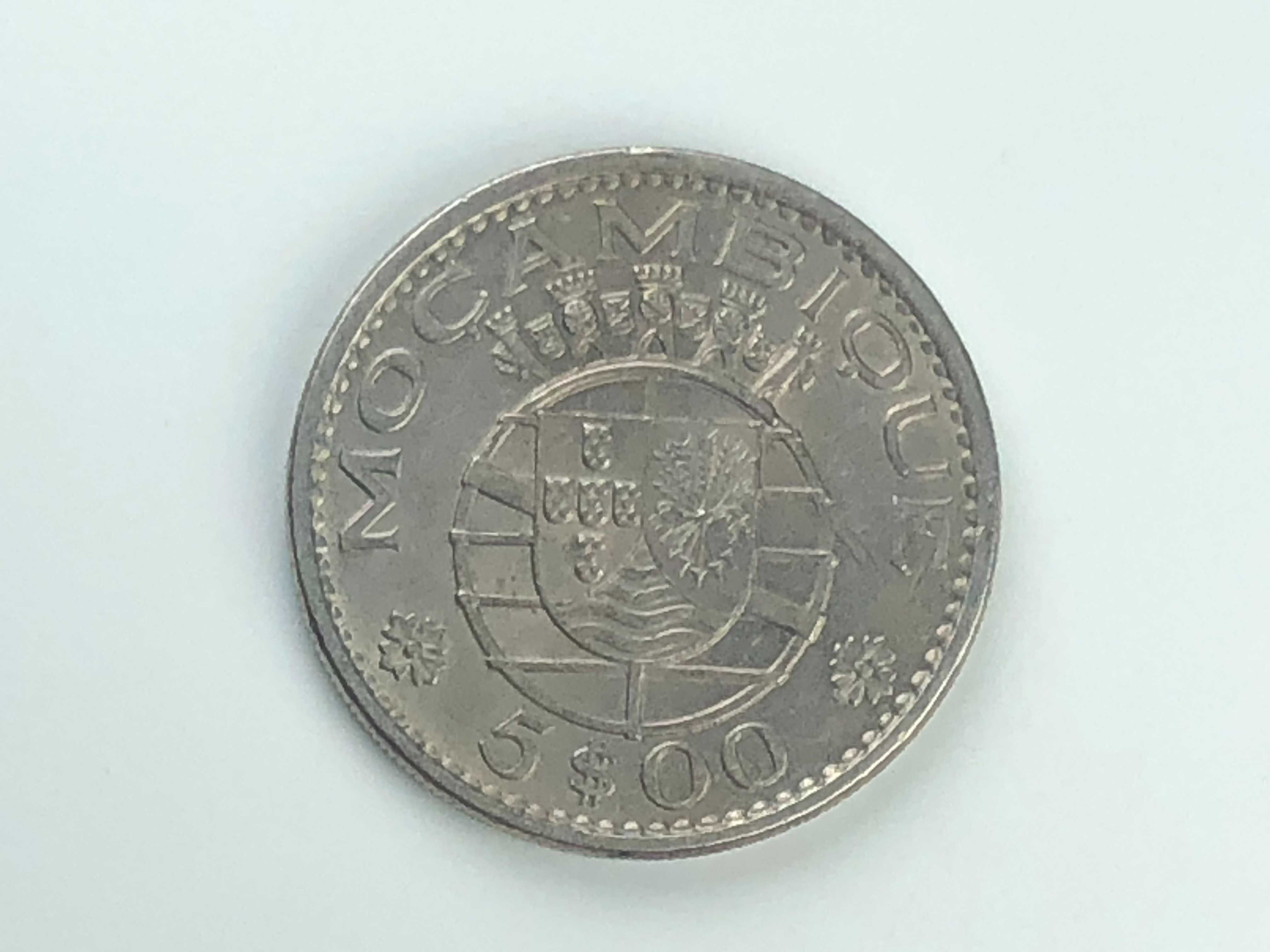 Lote de 2 moedas de Moçambique 5 Escudos em Niquel 1971 e 1973