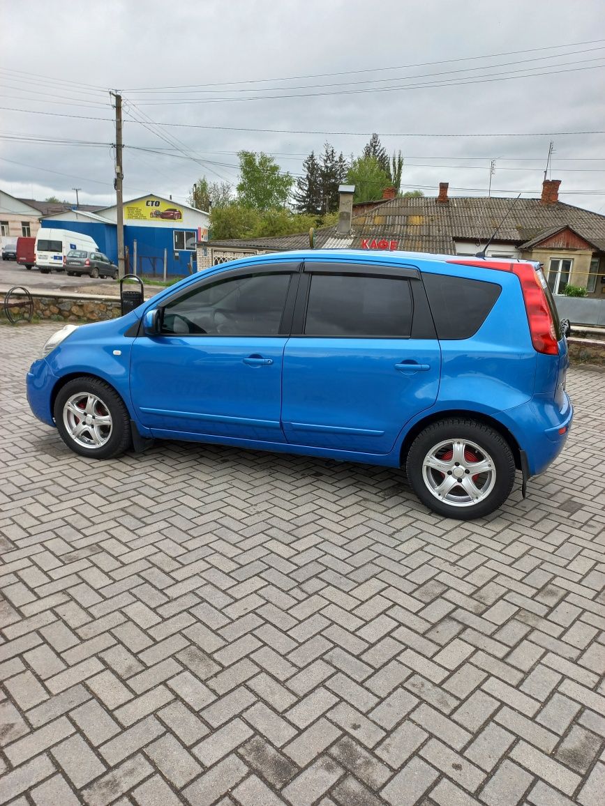 Продам Нісан Автомат 1.6