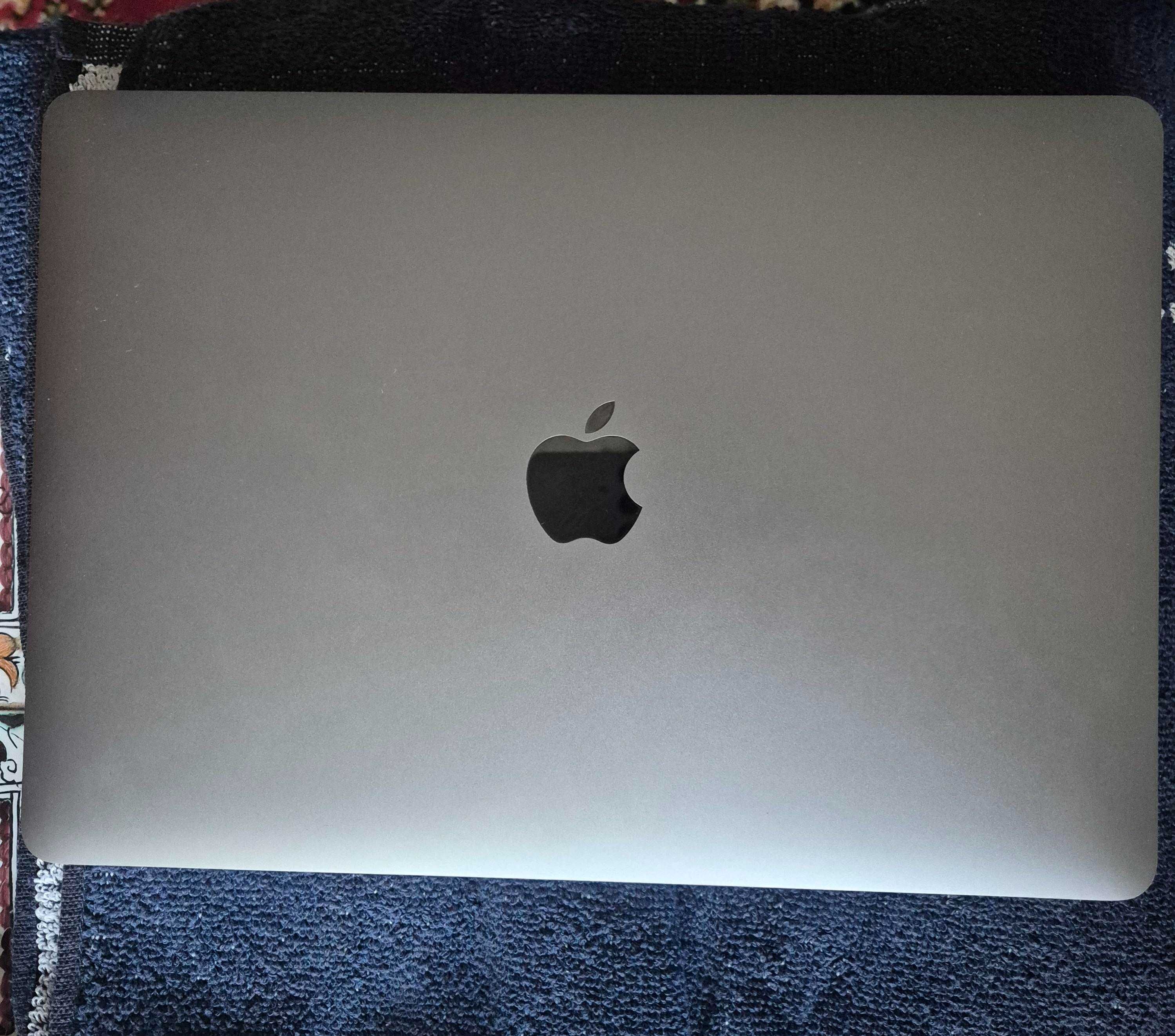 Macbook Pro com touch bar, como novo, sem sinais de uso - 16gb RAM