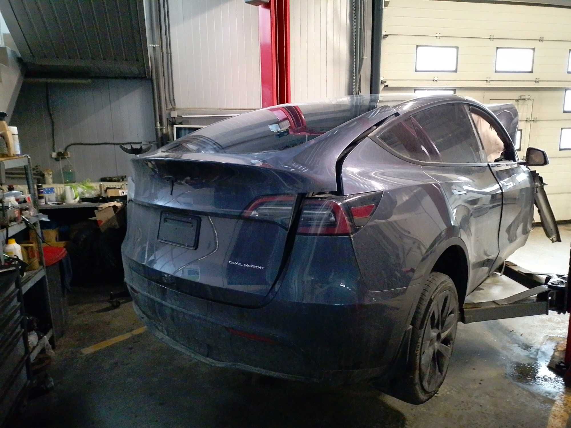 Запчасти Tesla Model Y, разборка электромобилей
