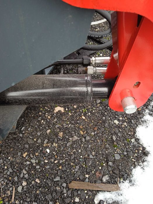 Chwytak do bel balotów sianokiszonki ROL-STEEL 1 siłownik euroramka