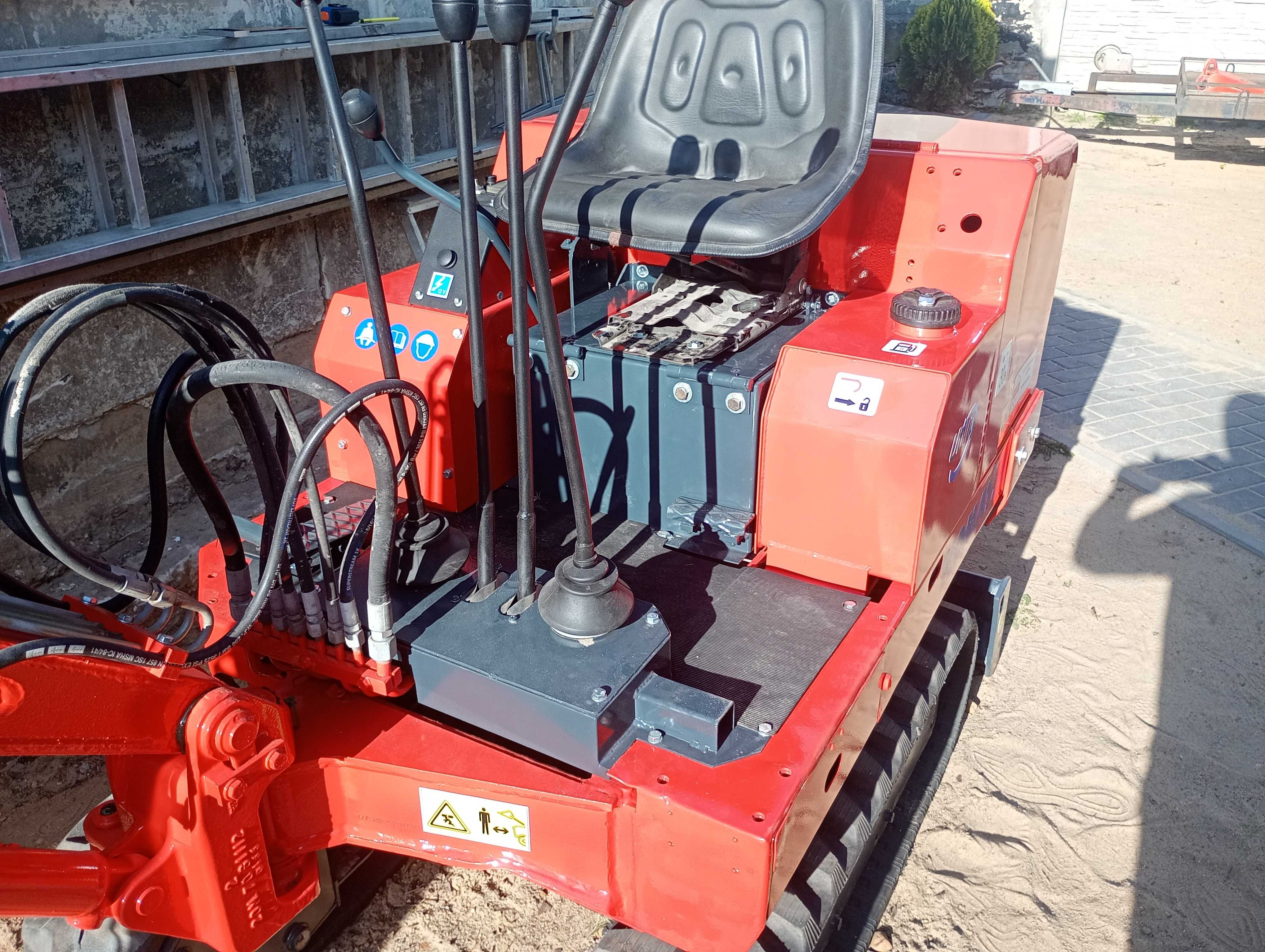 Usługi minikoparką. Instalacje elektryczne i wod-kan.