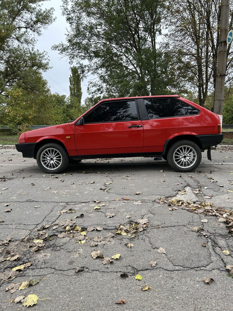 Автомобіль Ваз 2108