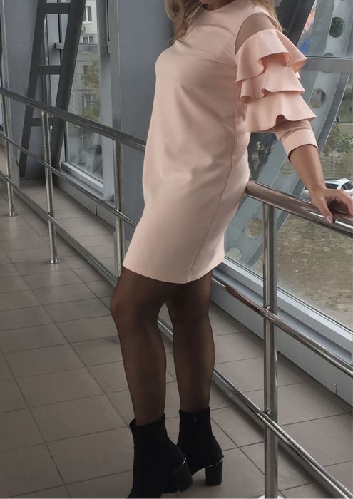 Нежное наряднаое платье пудра розовое в стиле Valentino