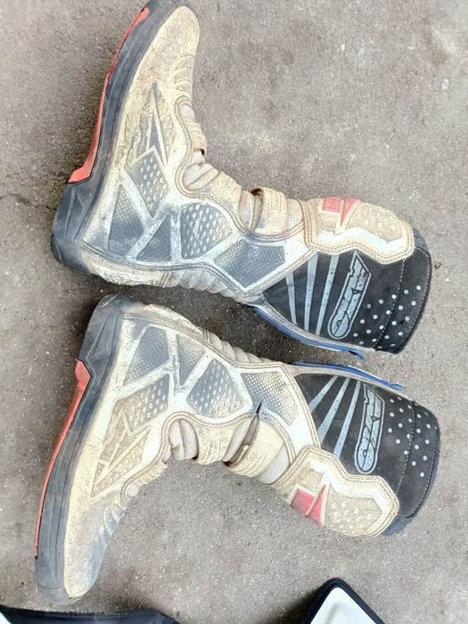 Botas e colete motocross