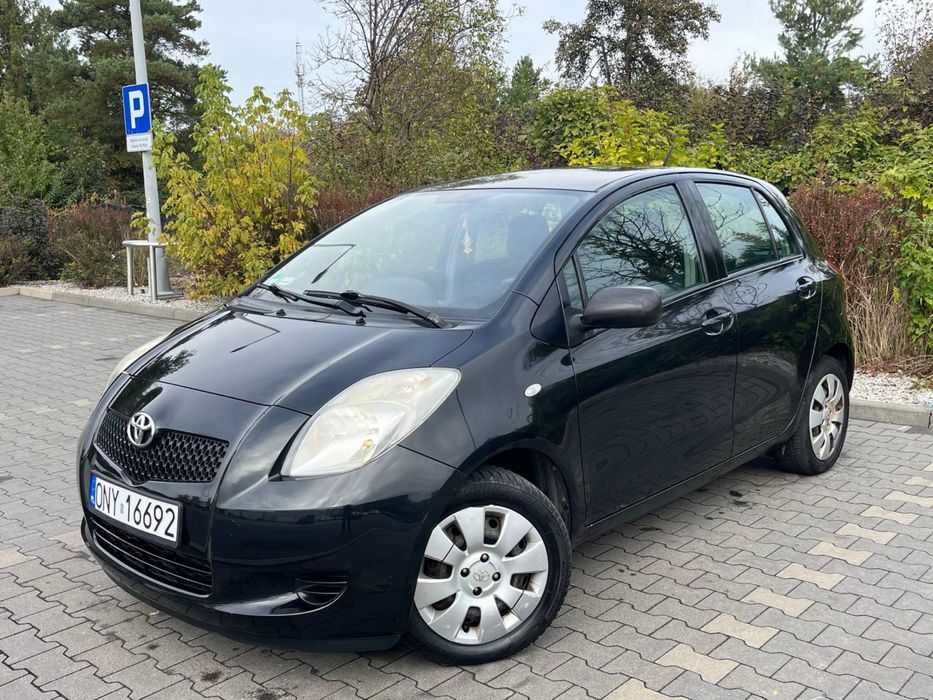 Toyota Yaris 1.0b // Super Stan // Zadnany // Oszczedny // Gwarancja