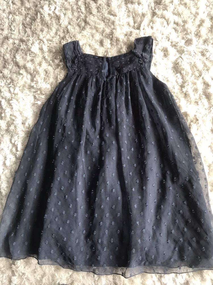 Vendo dois vestidos de menina 6anos