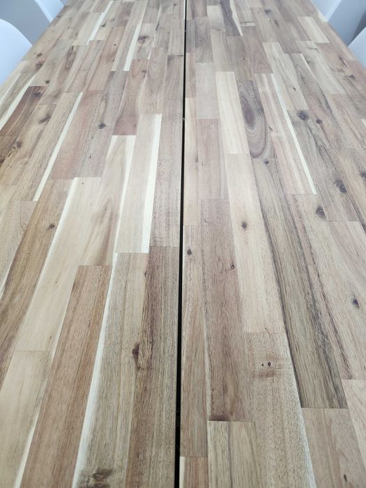 Mesa de madeira maciça