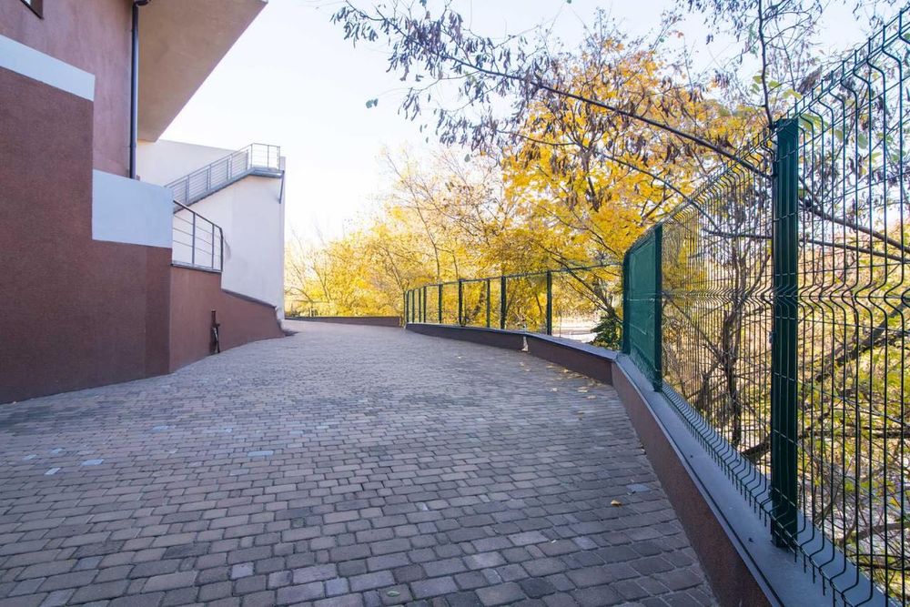 Продажа Здание Печерск 5500м2 введено в эксплуатацию 21 сотка Дисконт