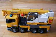 Bruder 03571 Scania Super z żurawiem Liebherr, z modułem dźwiękowym