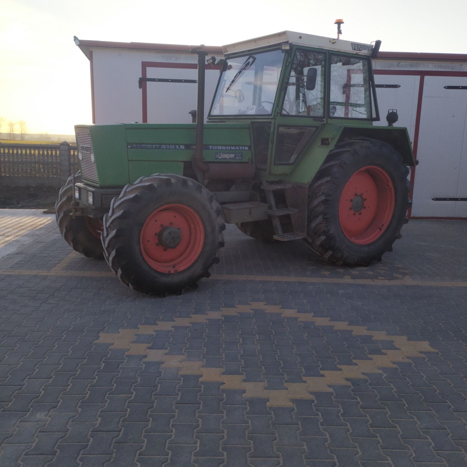 Sprzedam ciągnik Fendt 610ls John Deere pneumatyczne