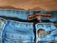 Spodenki jeansowe damskie
Rozmiar L
Firma Monday Premium