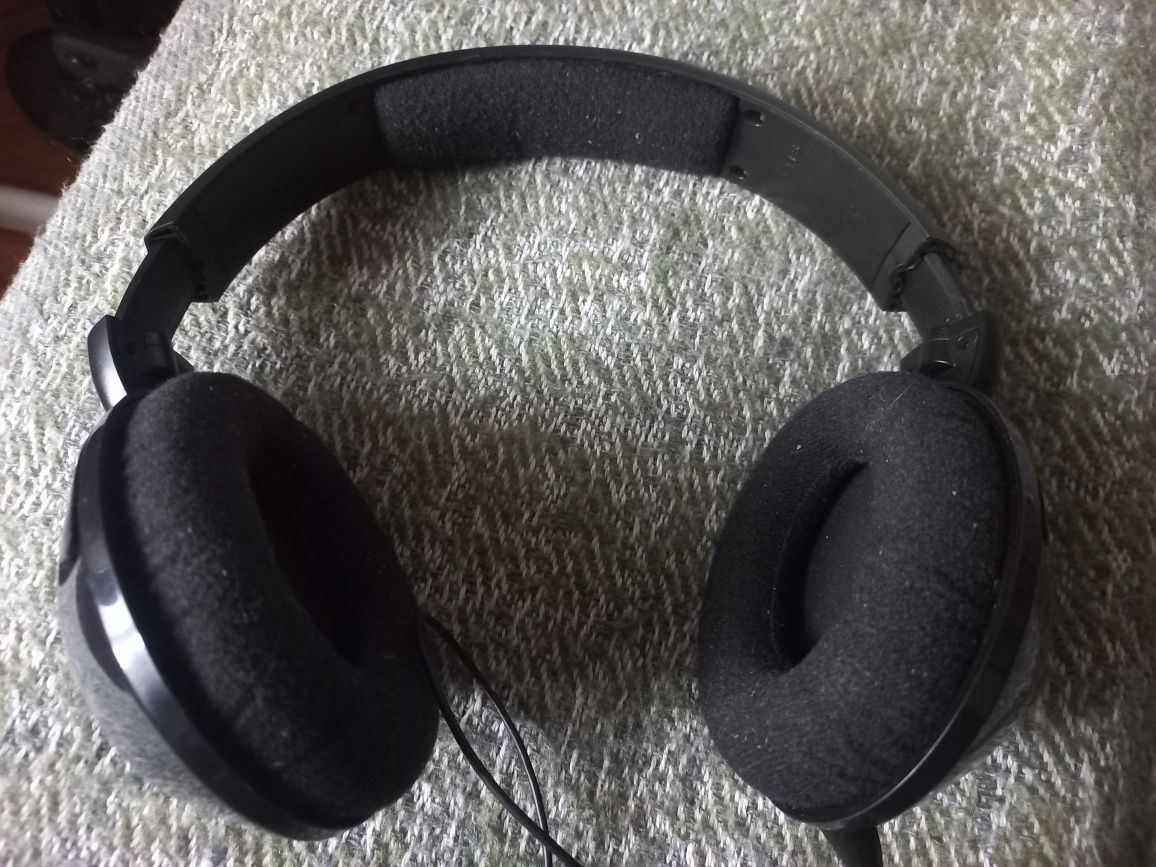 Наушники Sennheiser HD 418 закрытые.
