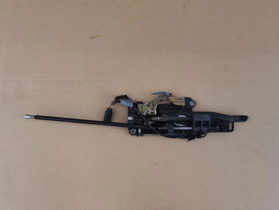 ZAMEK BMW 650I E64 CABRIO GÓRNY ZATRZASKOWY PRAWY PO STRONIE PASAŻERA 7123312