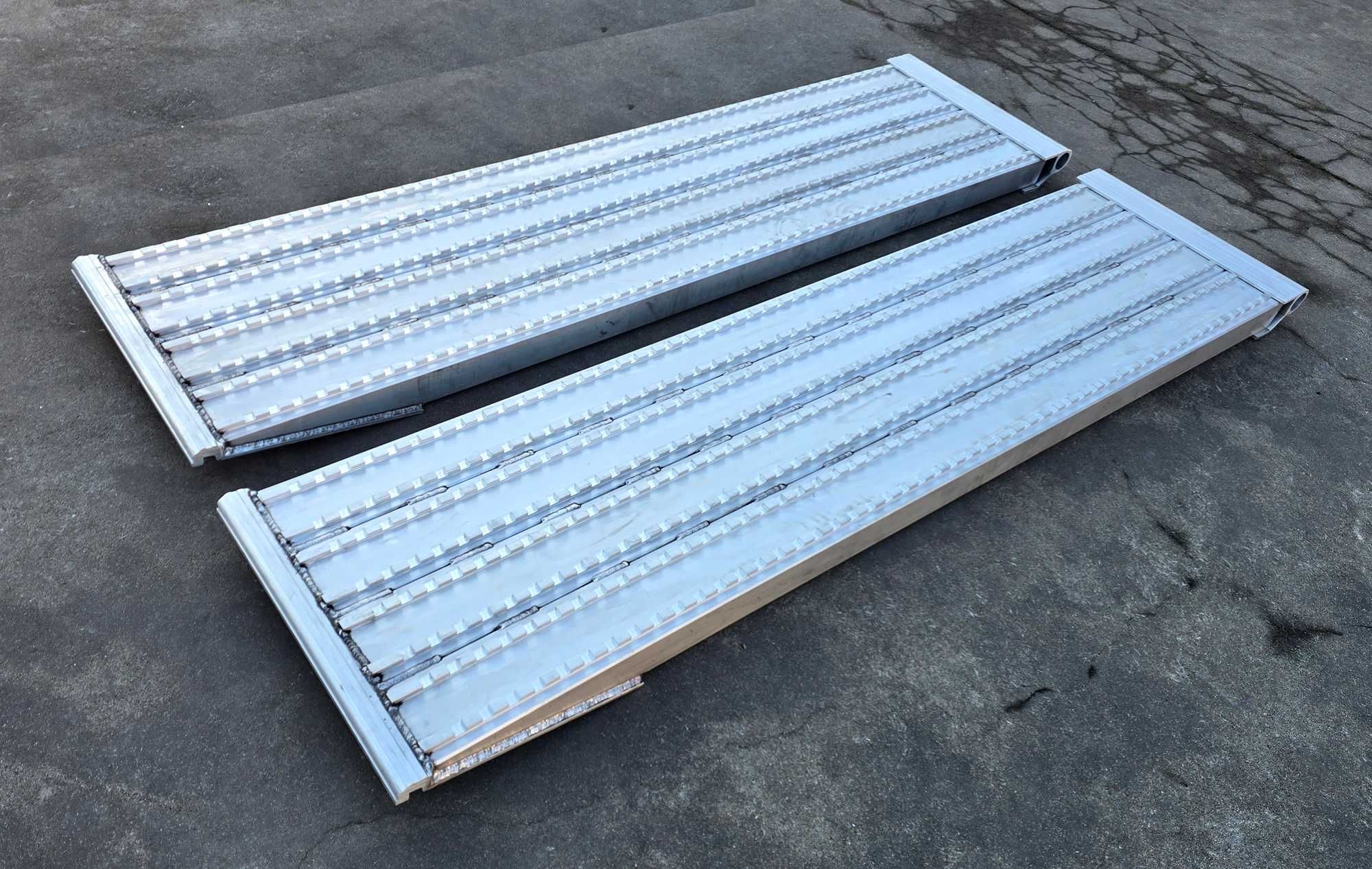 Najazdy aluminiowe PROFESSIONAL 2400x600x90mm mocowanie na rurę 15 ton