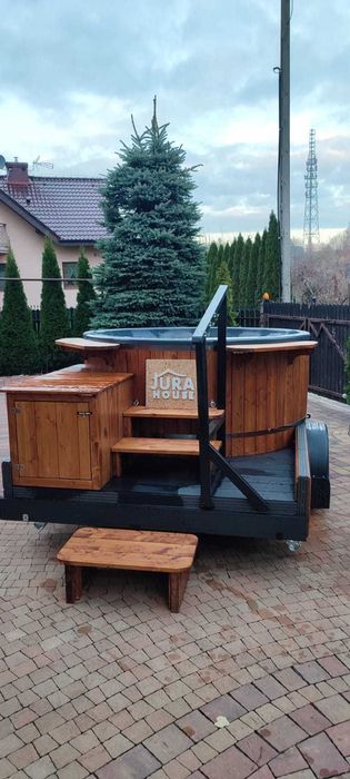 Balia mobilna z jacuzzi