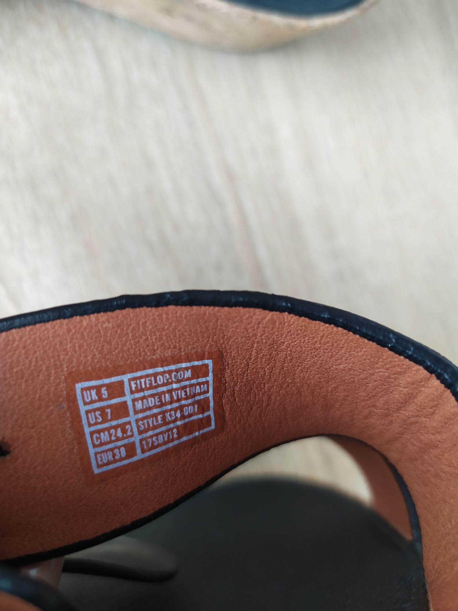 FITFLOP 38p. оригінальні шкіряні шльопанці сандалії босоніжки