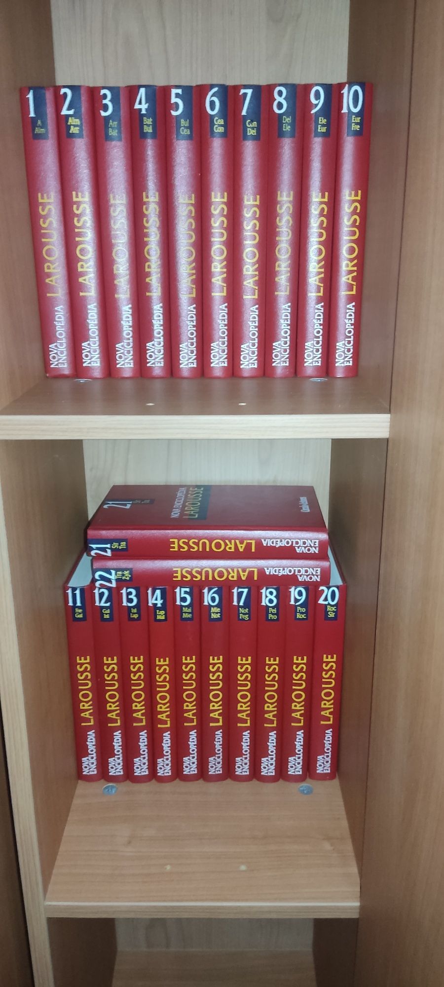 Enciclopédia Larousse completa 22 unidades.