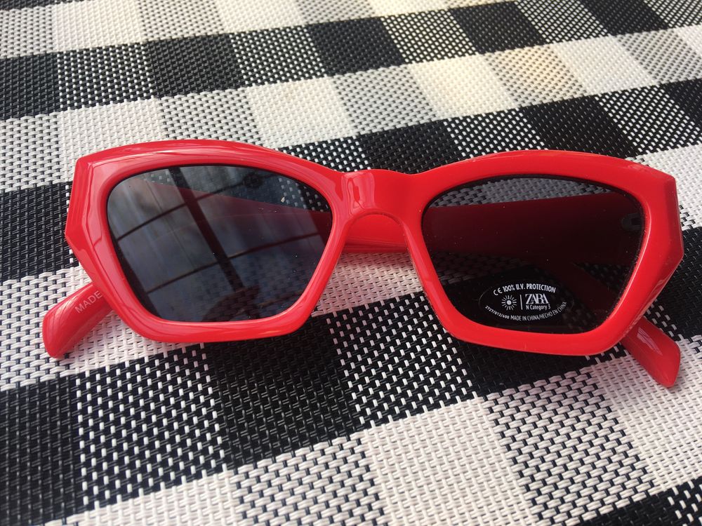 Okulary przeciwsłoneczne Zara czerwone