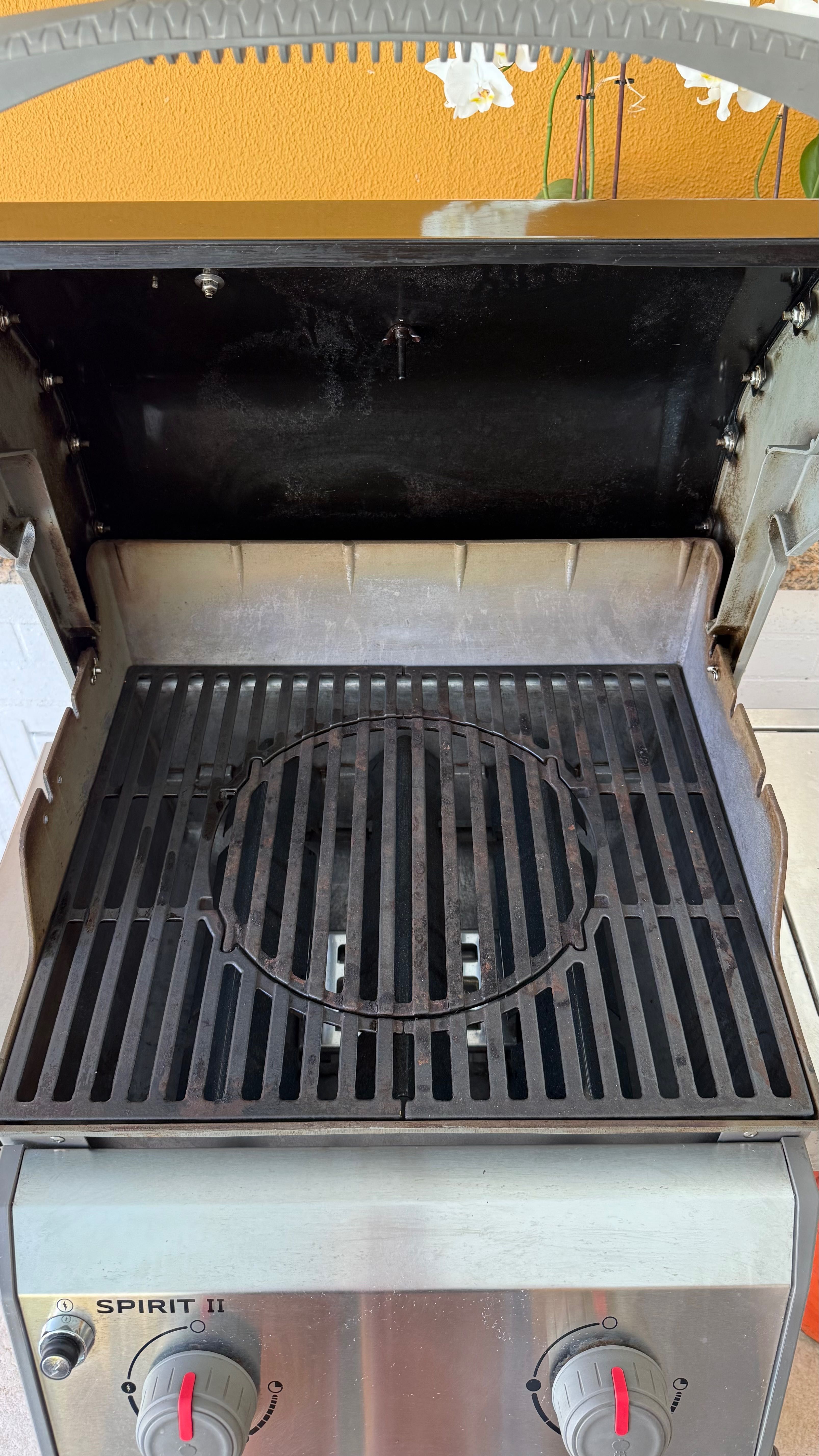 Churrasqueira a Gás Weber Spirit II E-220 GBS - Estado Impecável!