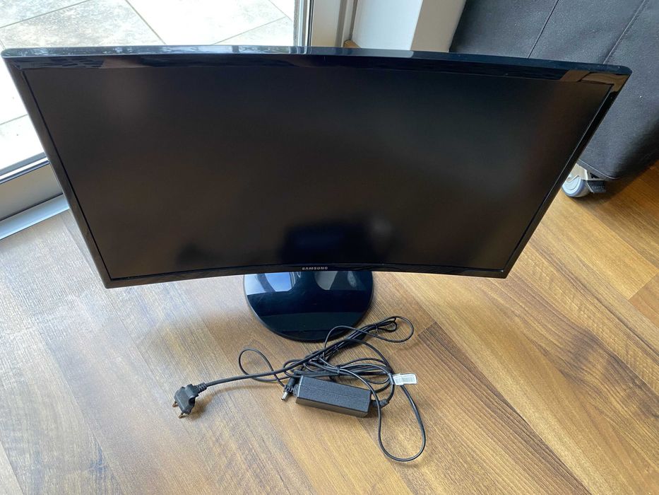 Monitor Curvo SAMSUNG C24F390FHU 24'' Full HD