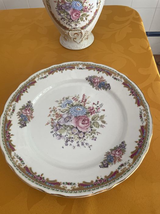 Conjunto decorativo da marca Limoges