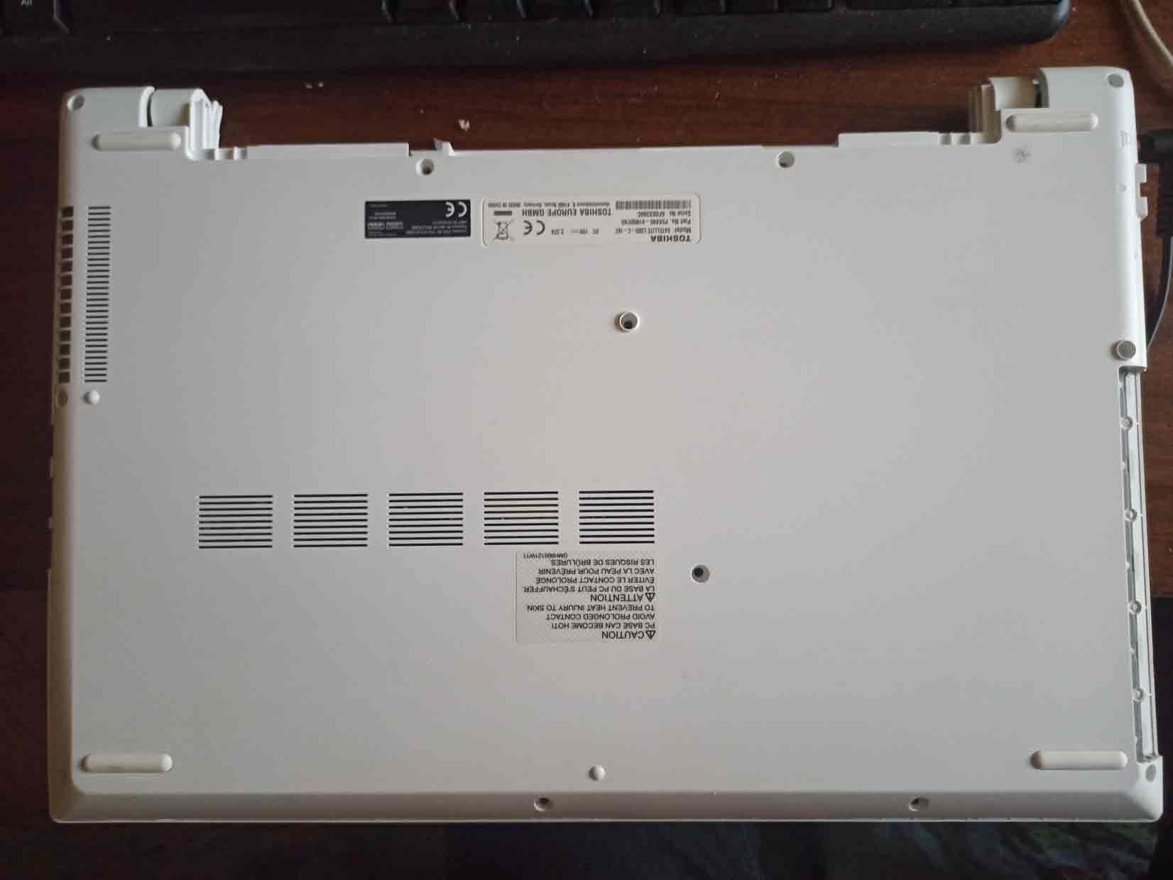 Toshiba Satellite L50D-C-16Z, AMD A4-7210 (4 ядра), Radeon R3 Graphics