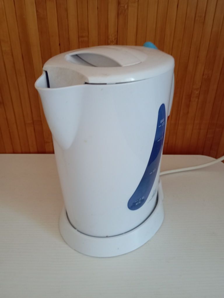 Електрочайник Adler 1.7 л