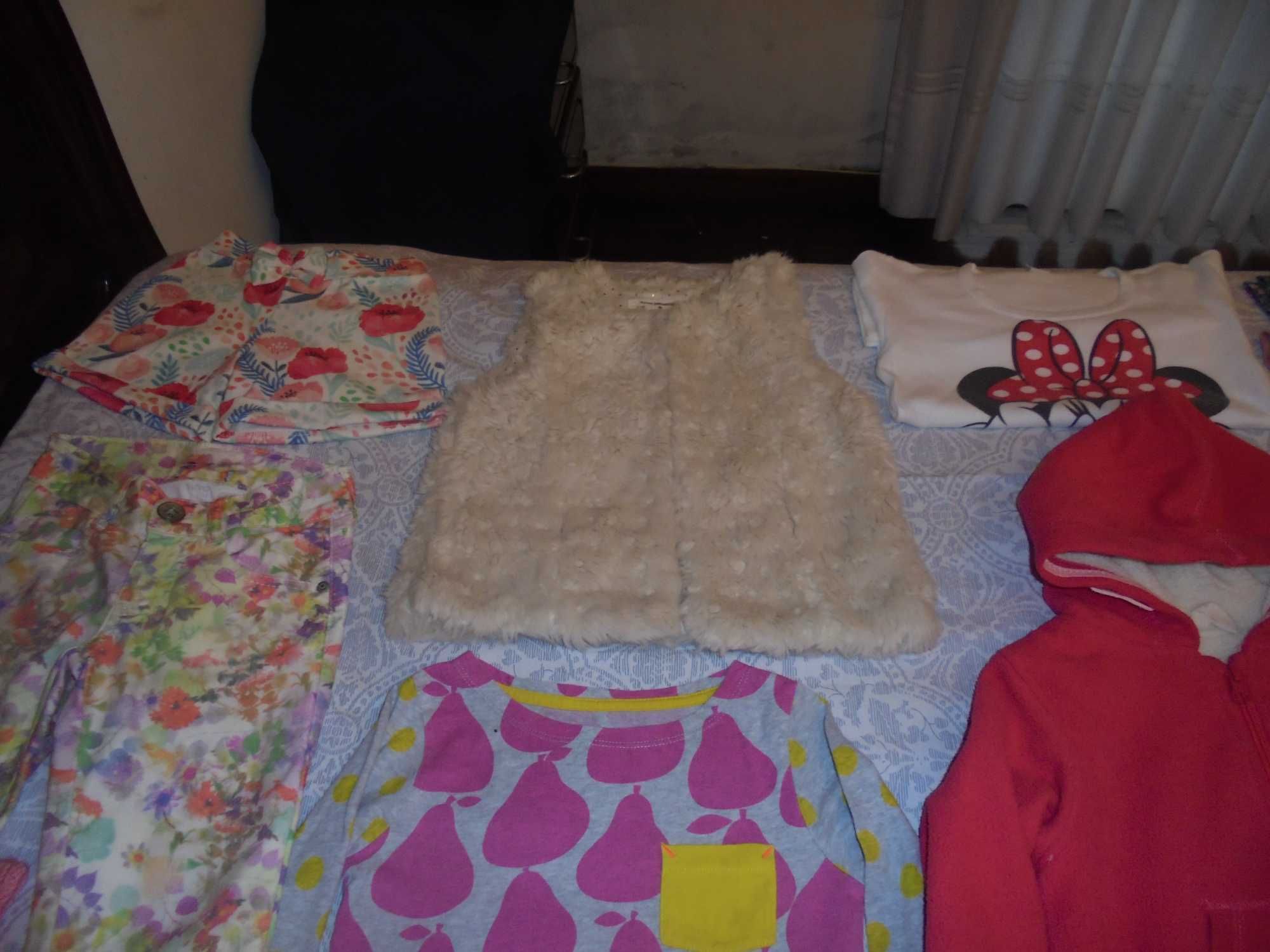 lote de roupa de menina a meia amarela