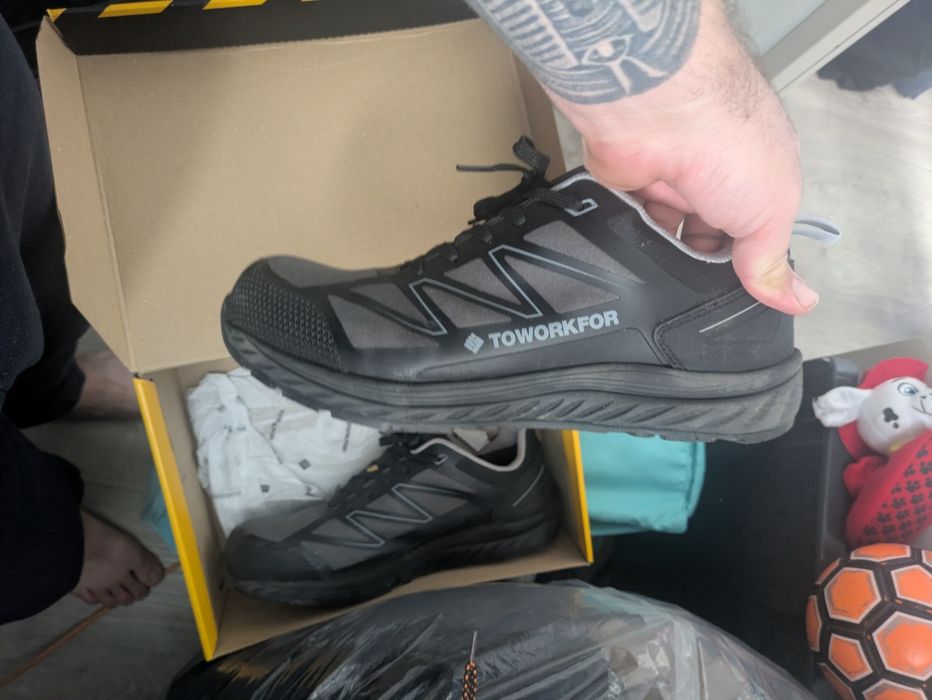 Sapatilhas de biqueira de aço novas