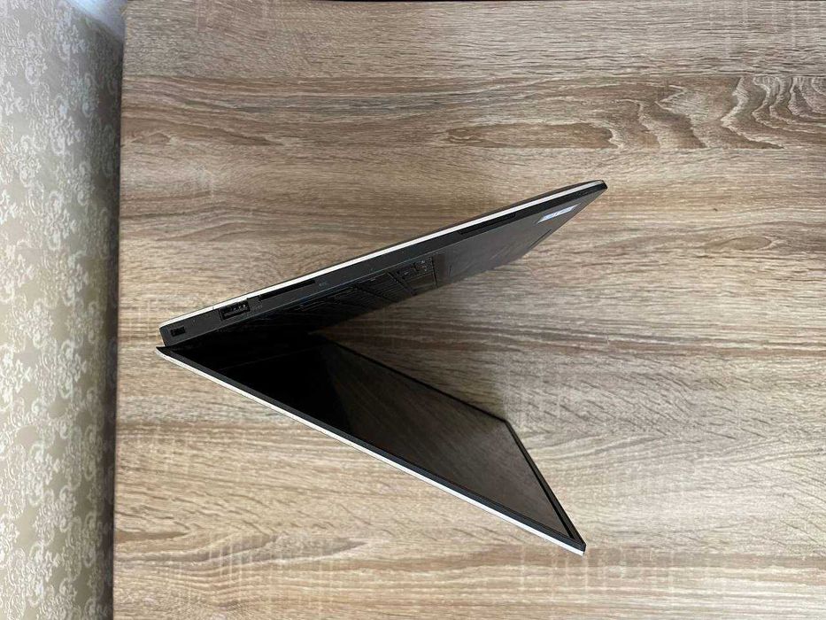Ноутбук компактний Dell XPS 13 9360 | I5-7200U | Full HD | RAM -8Gb