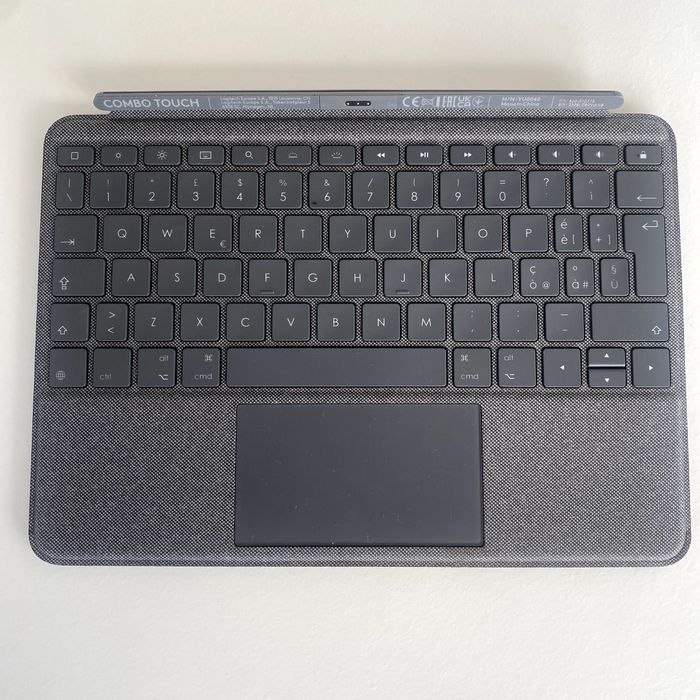 Ipad 9 geração 64gb + Case Logitech Combo Touch (teclado + trackpad)