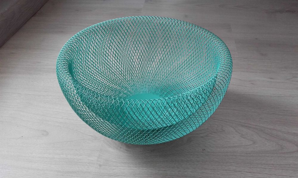 Ażurowa metalowa miska na owoce Kozanów