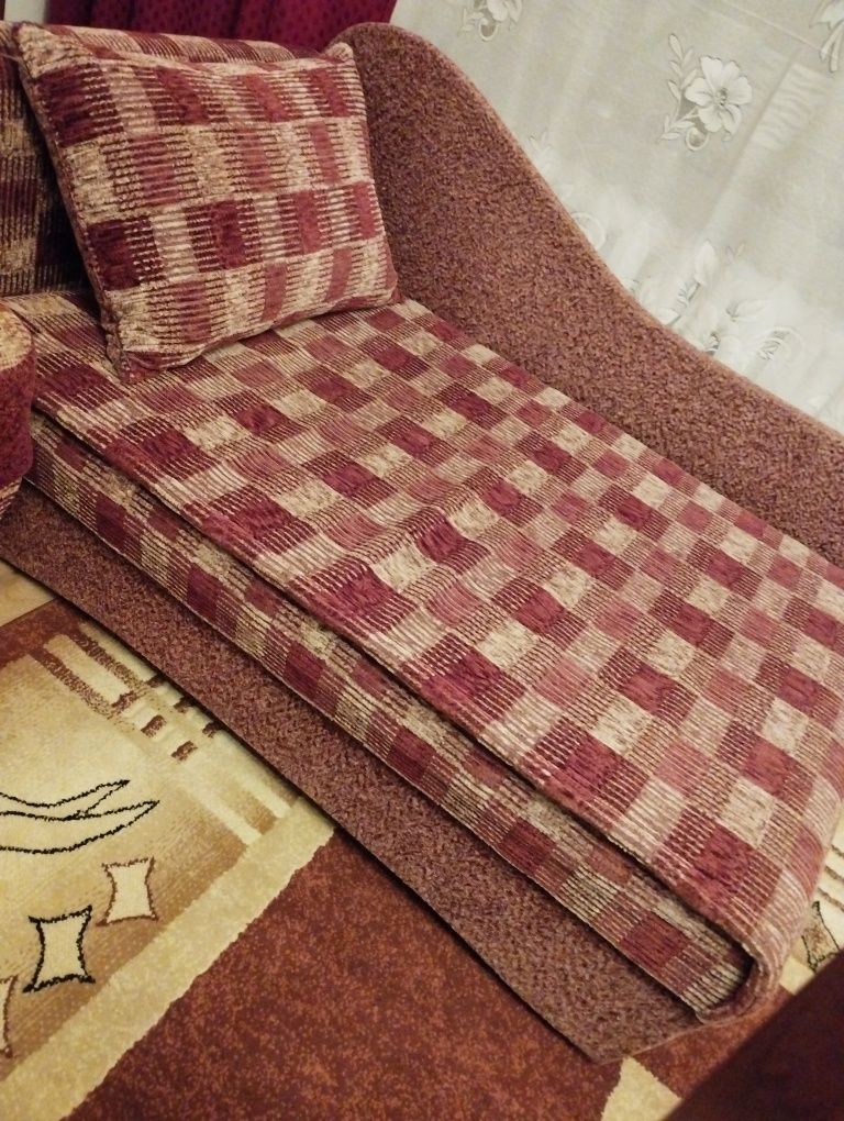 Sofa jednoosobowa rozkładana z pojemnikiem na pościel szezlong
