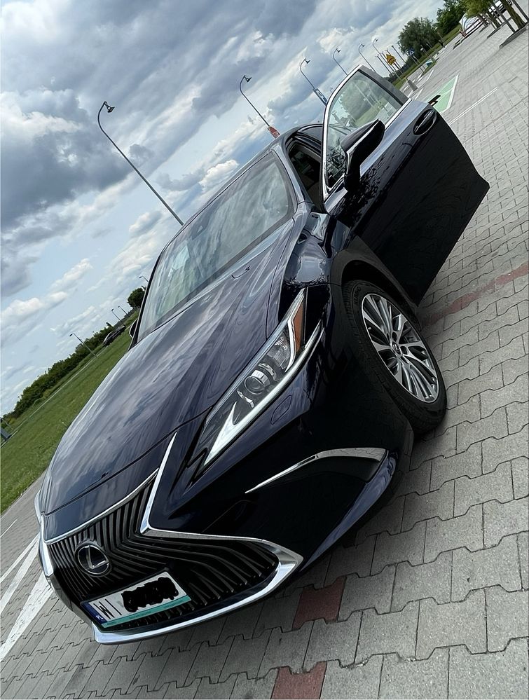 Prywatny kierowca – Lexus ES – komfort i punktualność