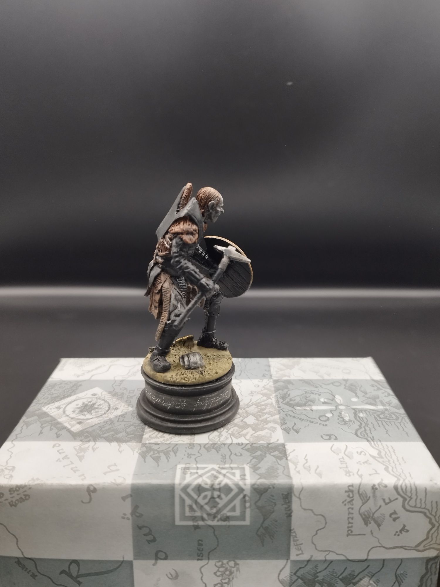 Figurka szachowa Władca Pierścieni Orc Axeman ok 8 cm Lotr