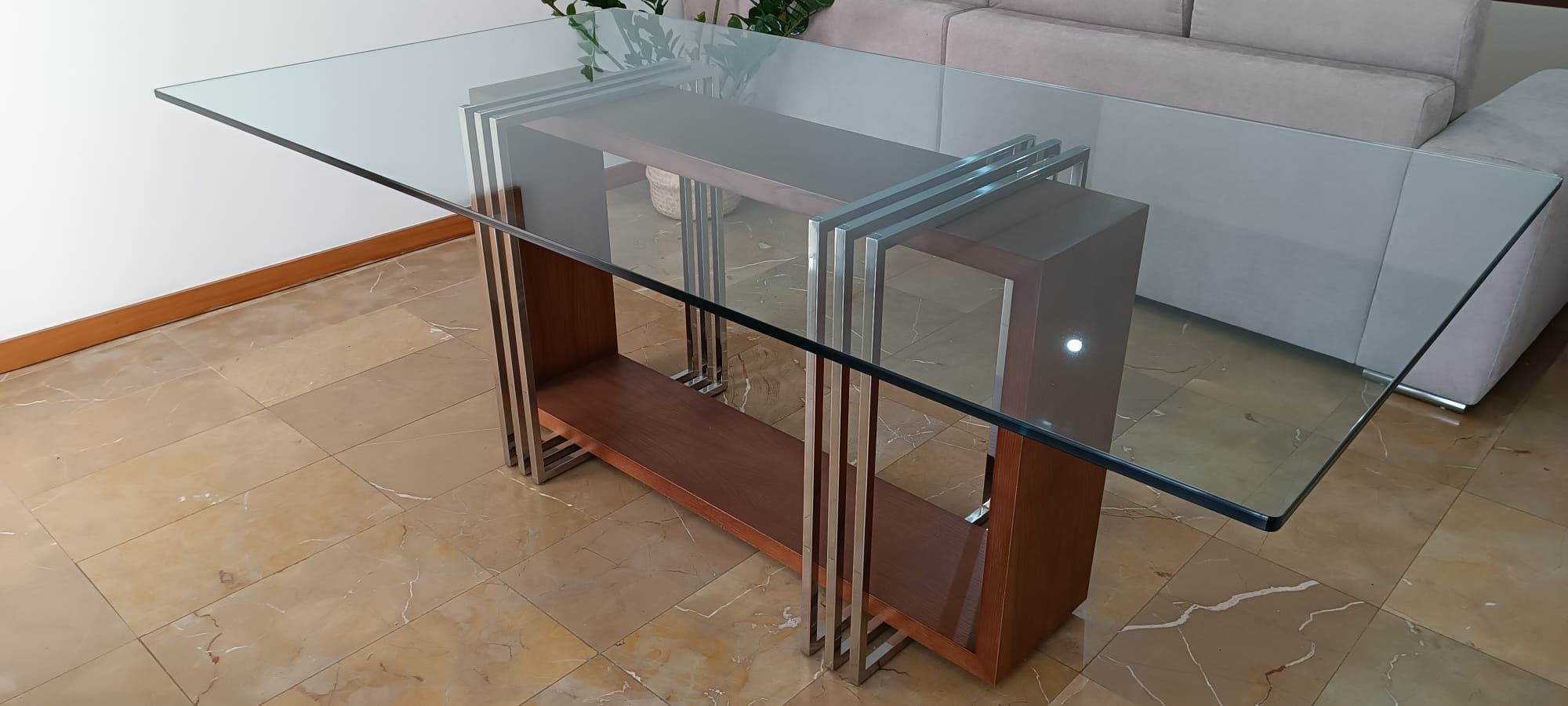 Mesa de Sala como Nova com 8 Cadeiras