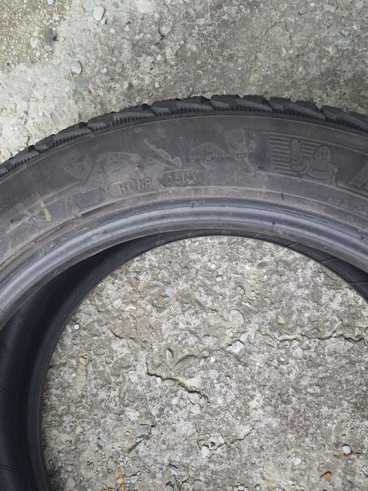 Opona zimowa  235 /50/18 Michelin