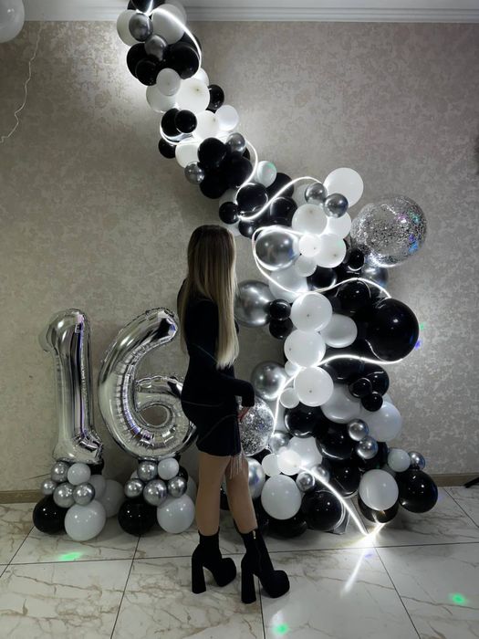 Вечірня сукня чорного кольору в обтяжку