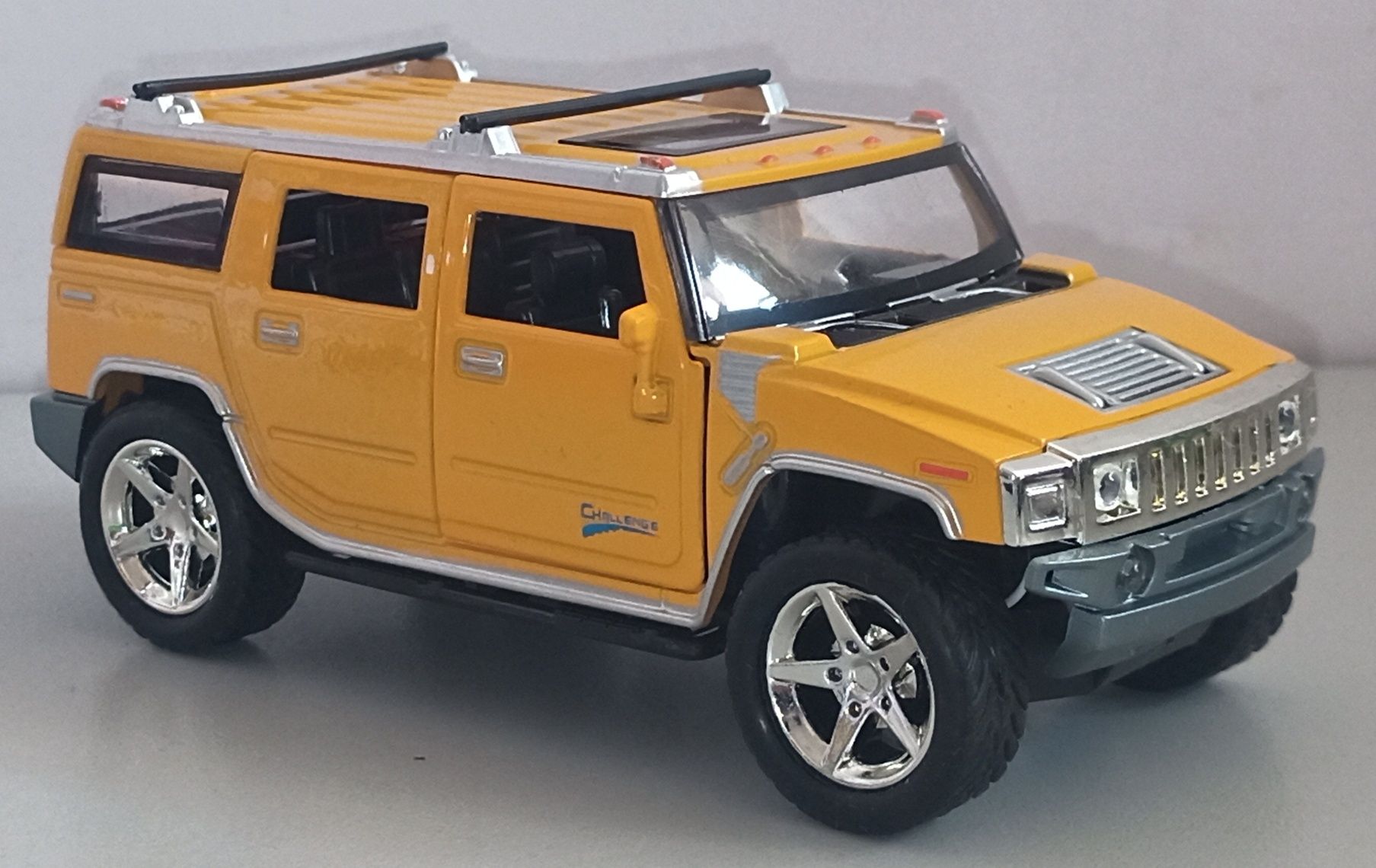 Hummer H2 модель 1:32. Металлическая, Звук, свет