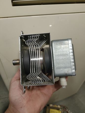 Magnetron z mikrofali.