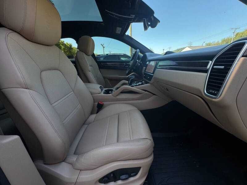 Porsche Cayenne Coupe      2023