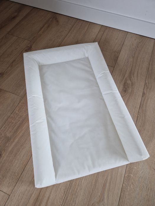 IKEA VÄDRA mata do przewijania + pokrowiec pieski