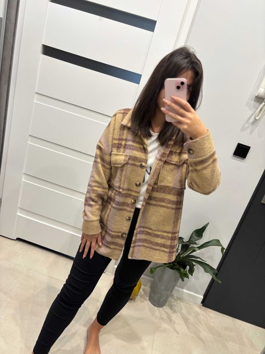 Kurtka, koszula w kratę