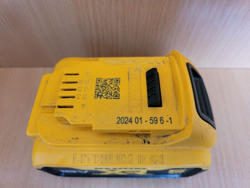 Wiertarko wkrętarka udarowa Dewalt DCD796 aku 5.0ah ładowarka